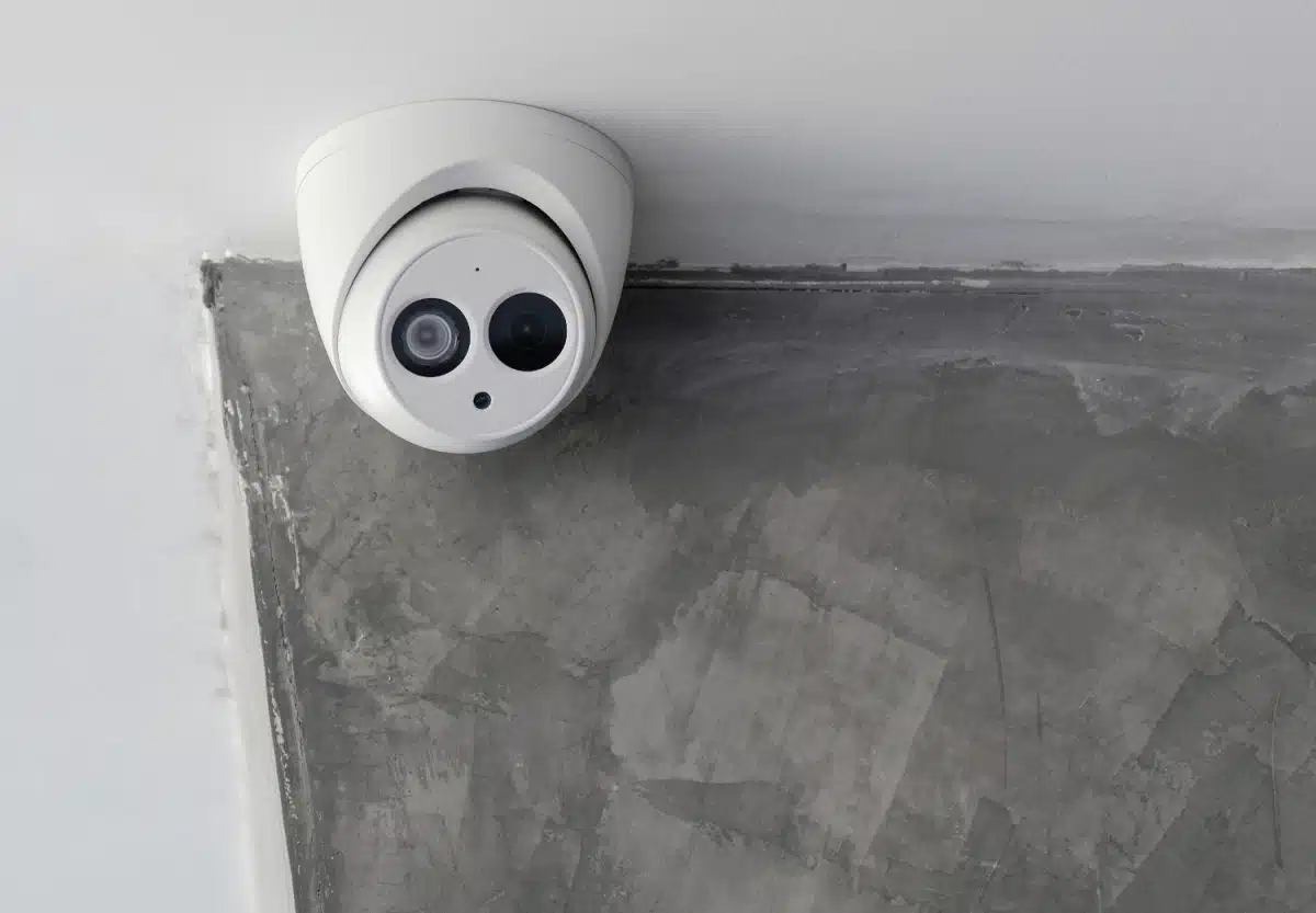 Une caméra de surveillance dans une maison